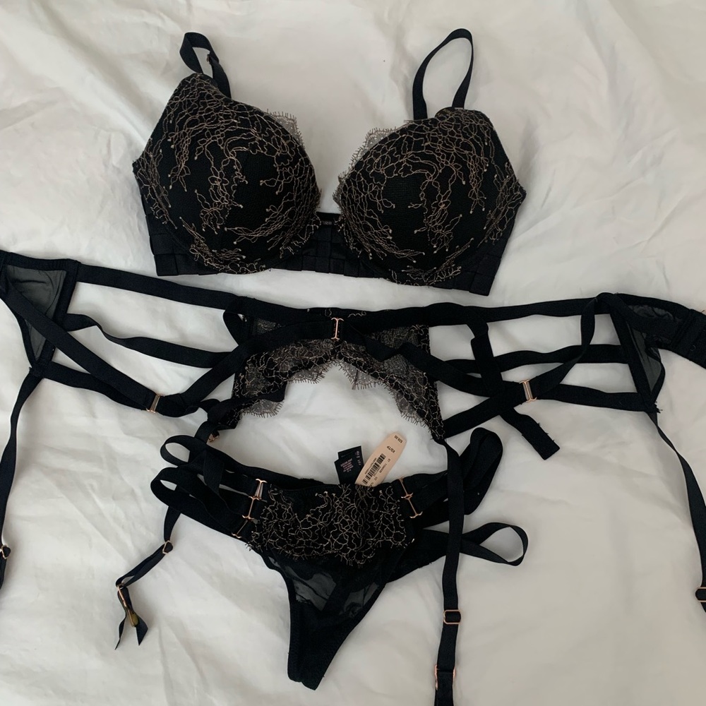 Victoria secret lingerie set Bra 32C